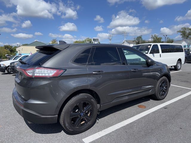2017 Ford Edge SE photo 2