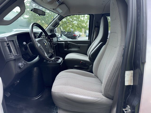 2016 Chevrolet Express 3500 Passenger Van photo 3