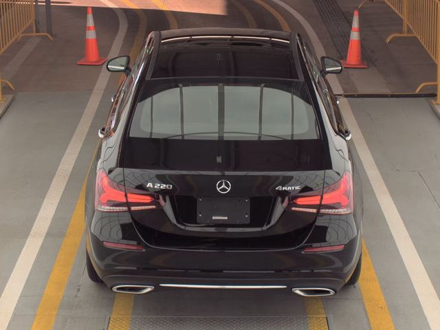 2022 Mercedes Benz A 220 4MATIC photo 4