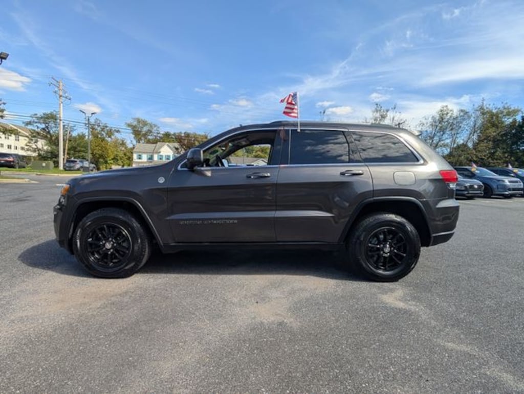 Used 2019 Jeep Grand Cherokee Laredo SUV