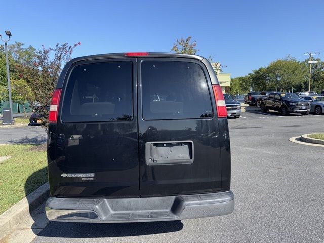 2016 Chevrolet Express LT photo 2