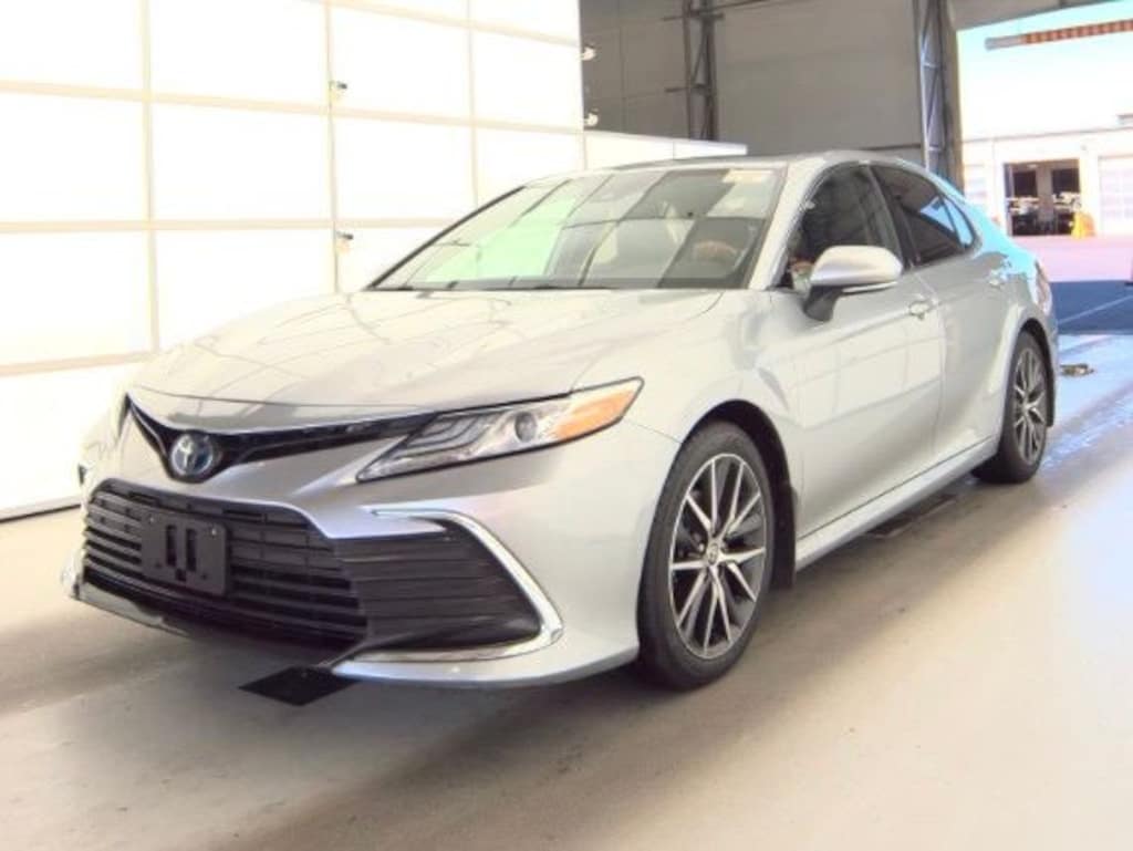 Used 2022 Toyota Camry Hybrid XLE Sedan