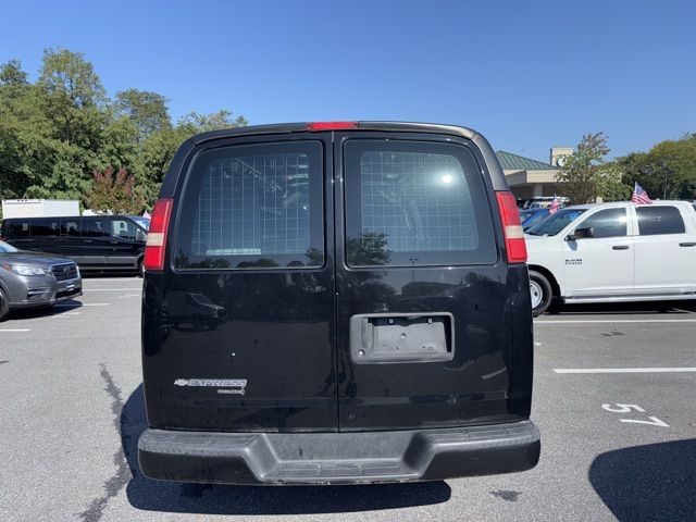2014 Chevrolet Express 3500 Van photo 3