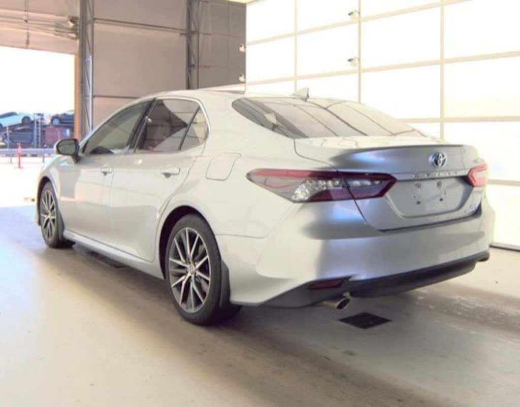 Used 2022 Toyota Camry Hybrid XLE Sedan