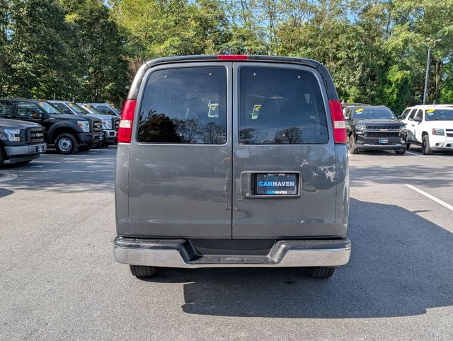 2016 Chevrolet Express 3500 Passenger Van photo 4