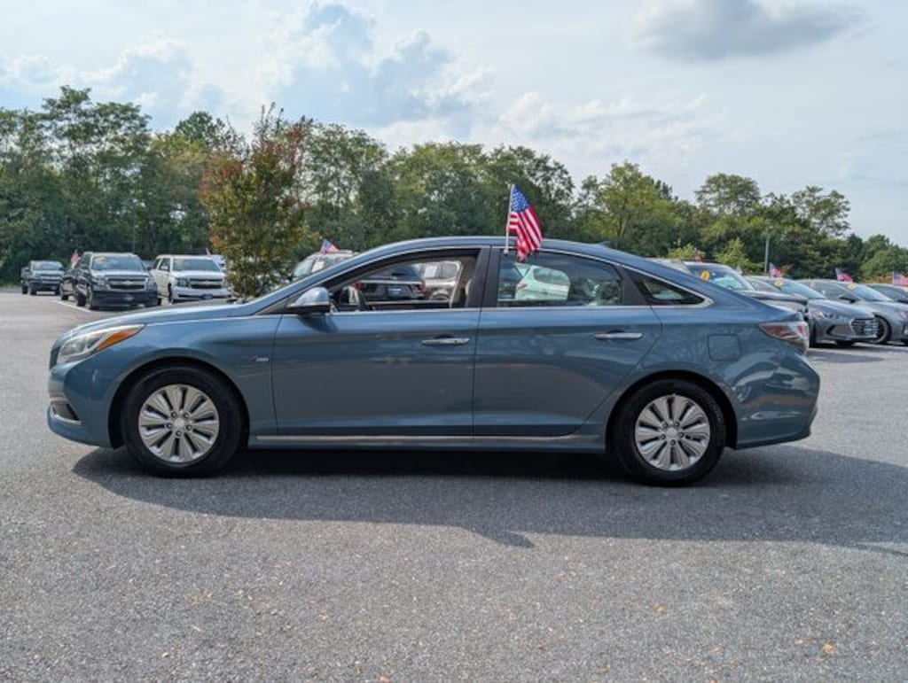 Used 2016 Hyundai Sonata Hybrid SE Sedan