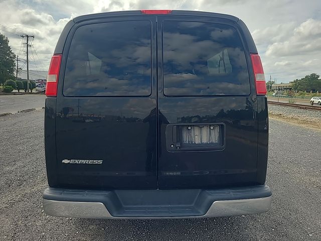 2017 Chevrolet Express Passenger LT photo 3