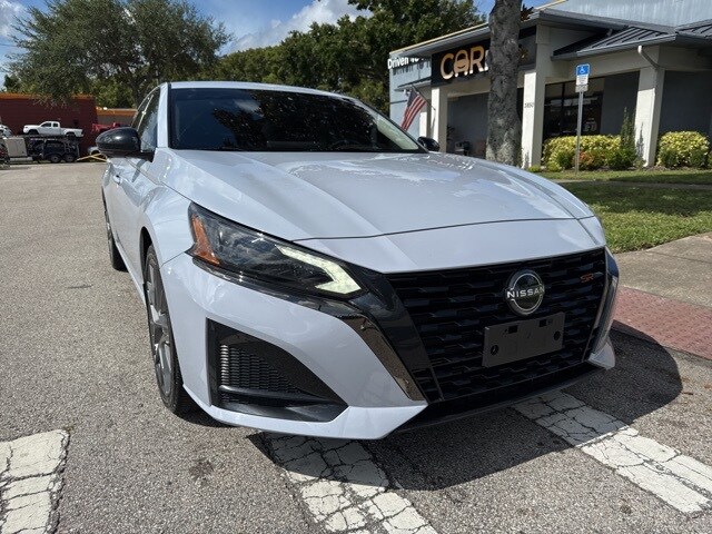 2023 Nissan Altima SR VC-Turbo photo 2