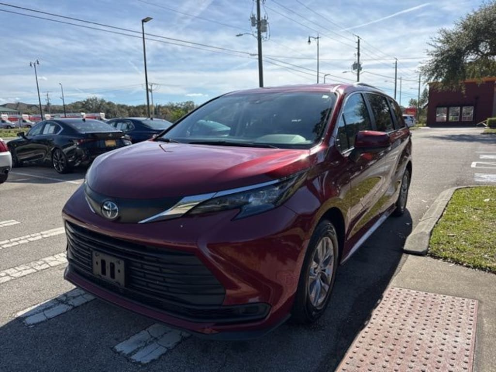 Used 2024 Toyota Sienna LE 8 Passenger Van Passenger Van