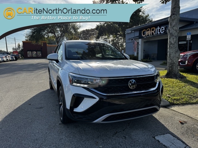 2024 Volkswagen Taos SE's photo