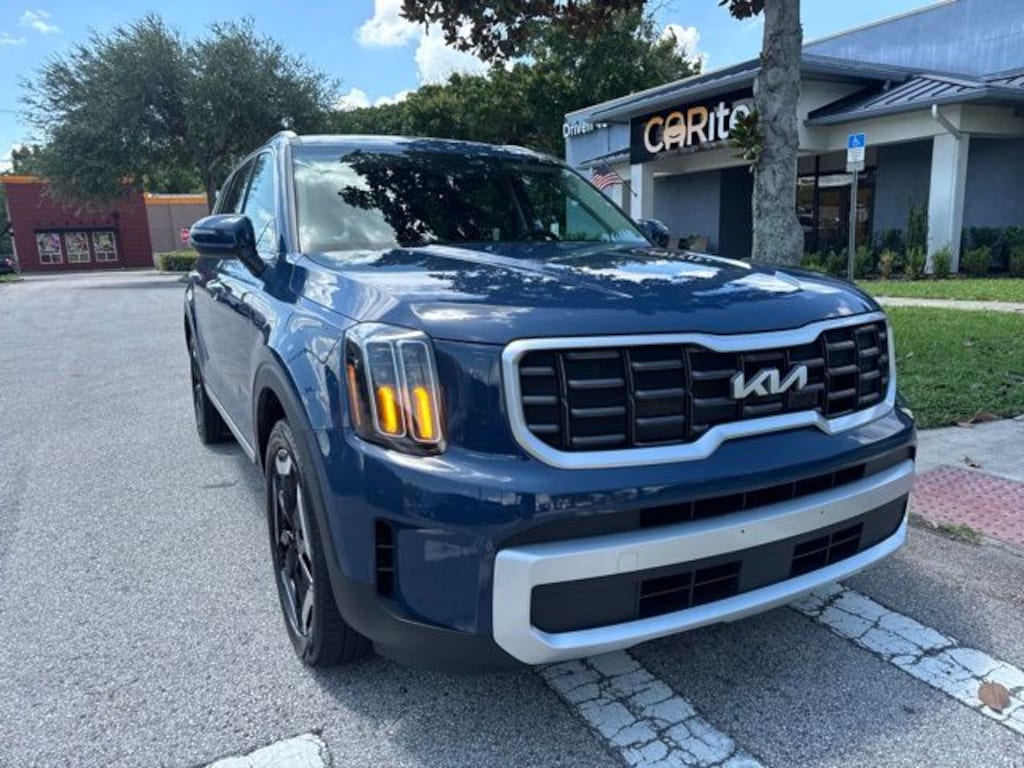 Used 2025 Kia Telluride S SUV
