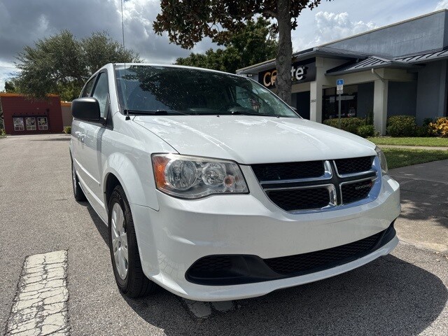 2017 Dodge Grand Caravan SE SXT Express photo 2