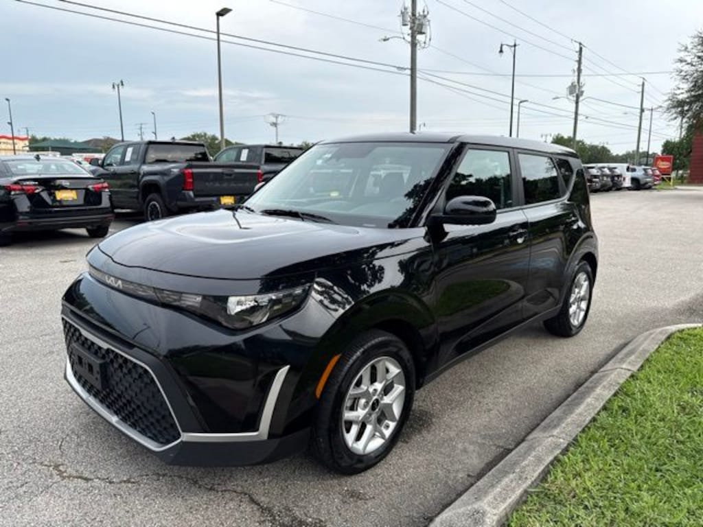 Used 2025 Kia Soul LX Hatchback