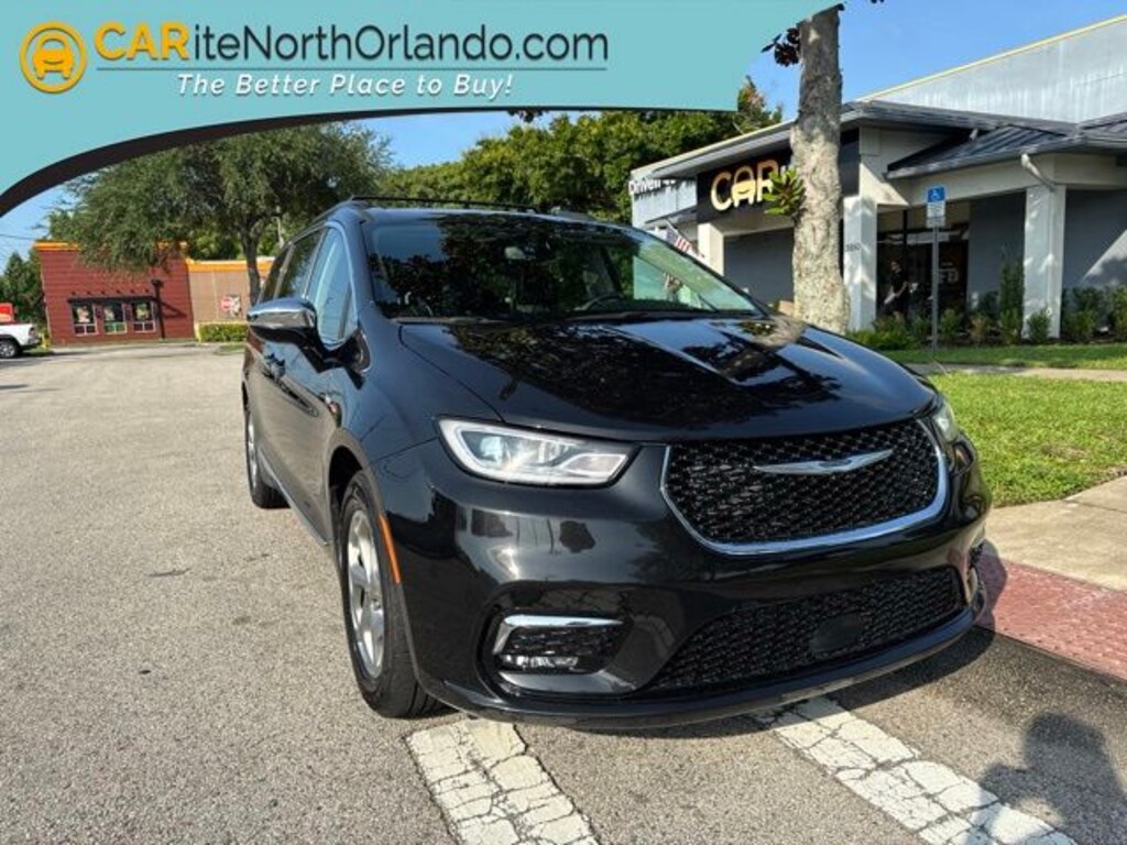 Used 2023 Chrysler Pacifica Limited Van Passenger Van