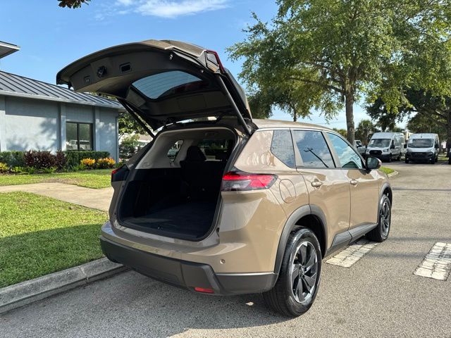 2025 Nissan Rogue SV - Photo 18