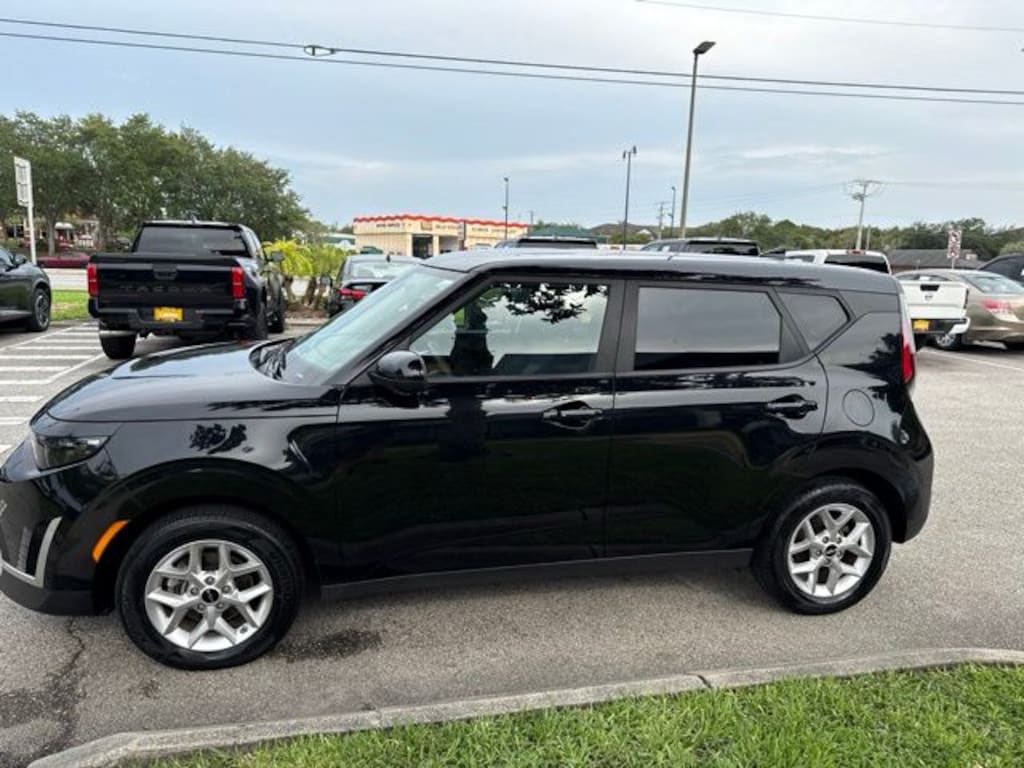 Used 2025 Kia Soul LX Hatchback