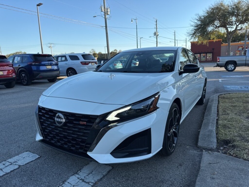 Used 2025 Nissan Altima SR Sedan