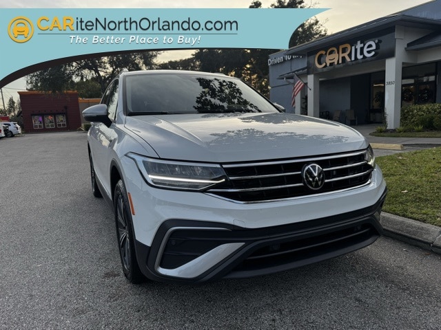 2024 Volkswagen Tiguan SE's photo