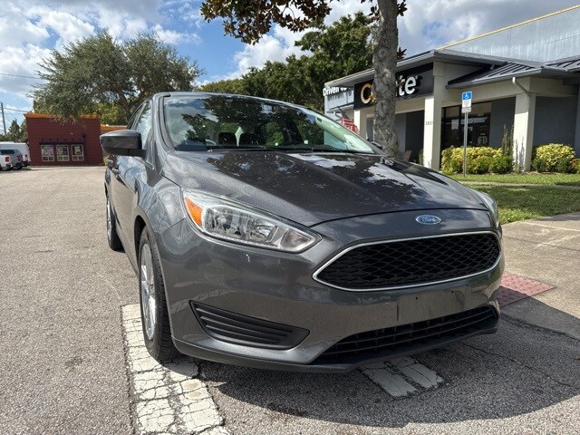 2018 Ford Focus SE photo 2