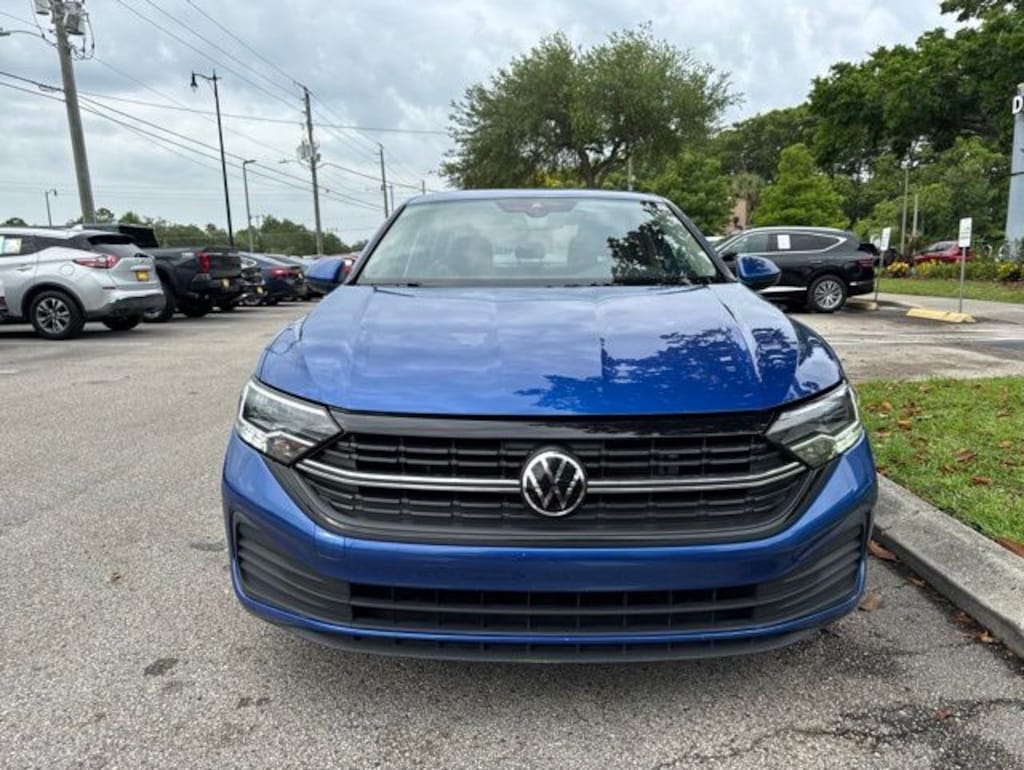 Used 2024 Volkswagen Jetta 1.5T SE Sedan