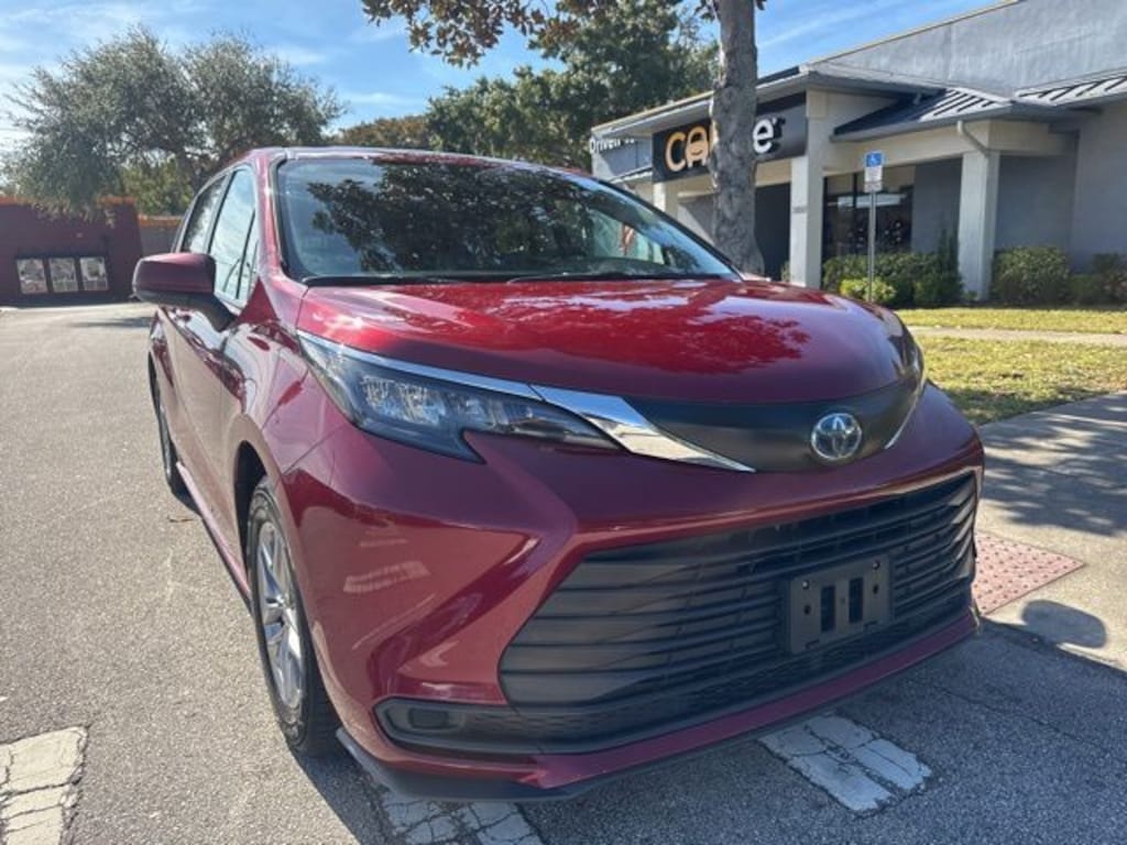 Used 2024 Toyota Sienna LE 8 Passenger Van Passenger Van