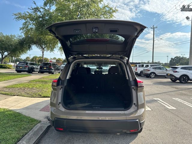 2025 Nissan Rogue SV - Photo 17