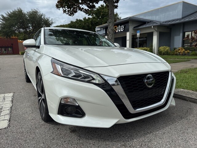 2022 Nissan Altima 2.5 Platinum photo 2