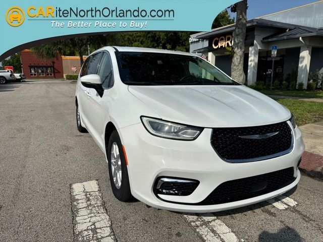 2023 Chrysler Pacifica Touring L's photo