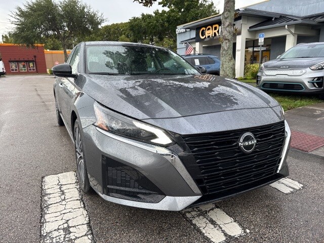 2024 Nissan Altima 2.5 SV photo 2
