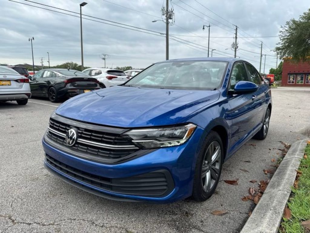 Used 2024 Volkswagen Jetta 1.5T SE Sedan