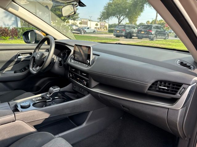 2025 Nissan Rogue SV - Photo 10