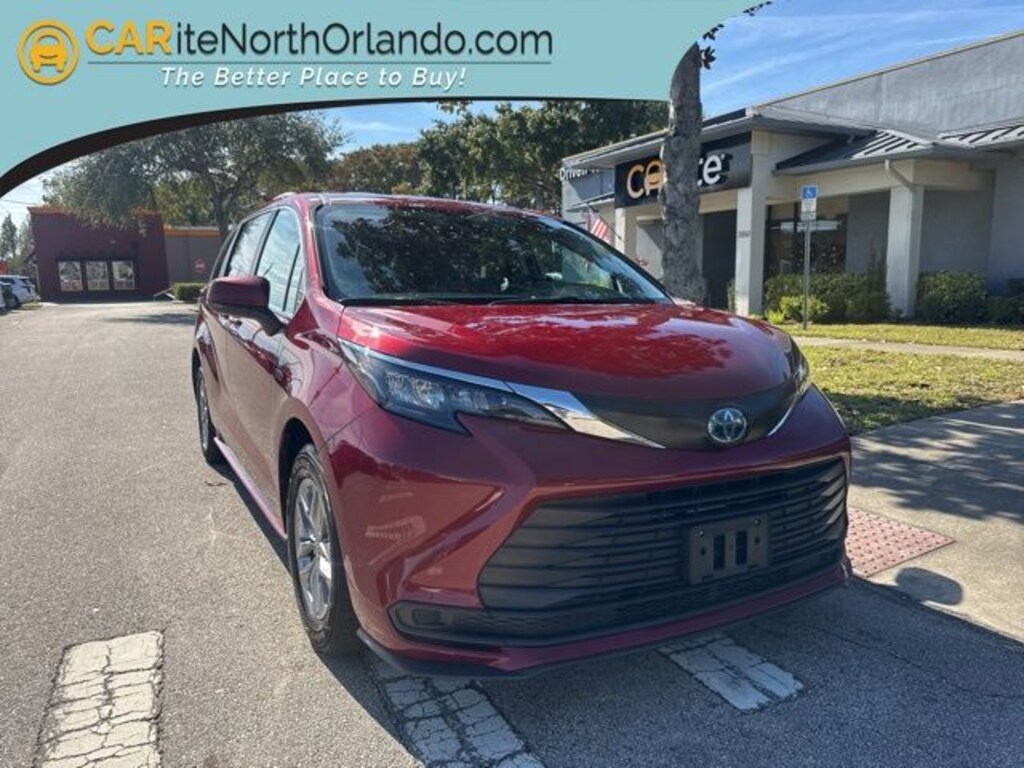 Used 2024 Toyota Sienna LE 8 Passenger Van Passenger Van
