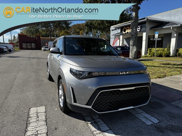 2023 Kia Soul LX's photo