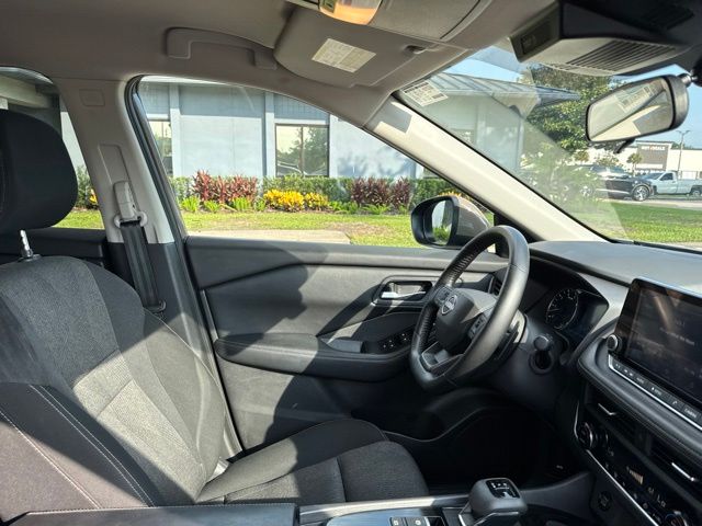 2025 Nissan Rogue SV - Photo 11