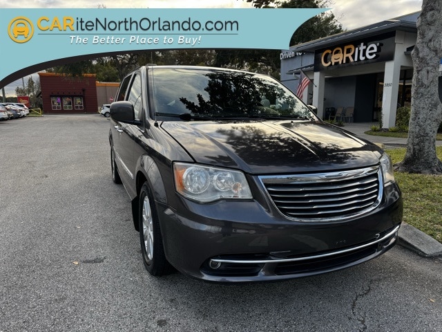 2015 Chrysler Town & Country Touring's photo