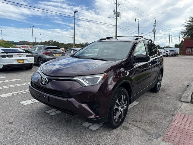 2016 Toyota RAV4 LE photo 3