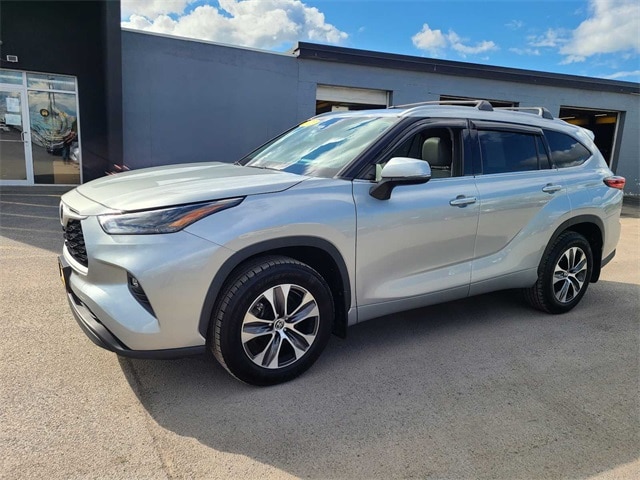 2022 Toyota Highlander XLE's photo