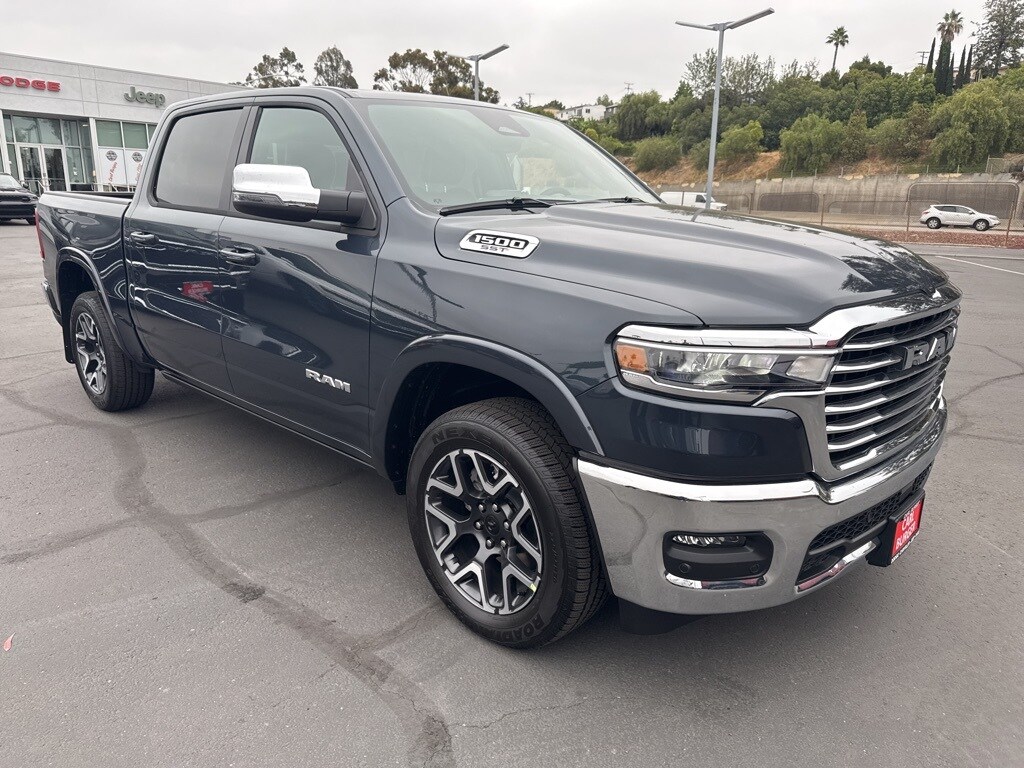 2025 Ram 1500 Laramie photo 3