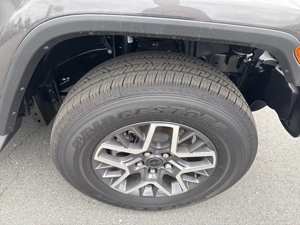 2025 Jeep Wrangler Sahara photo 4