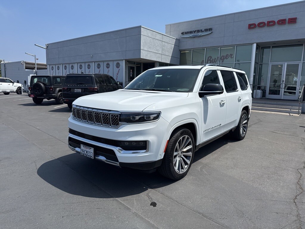 2023 Jeep Grand Wagoneer Base photo 2