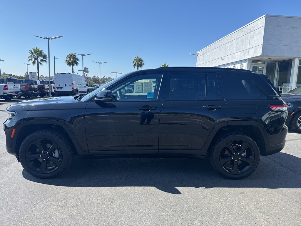 2024 Jeep Grand Cherokee Limited photo 2