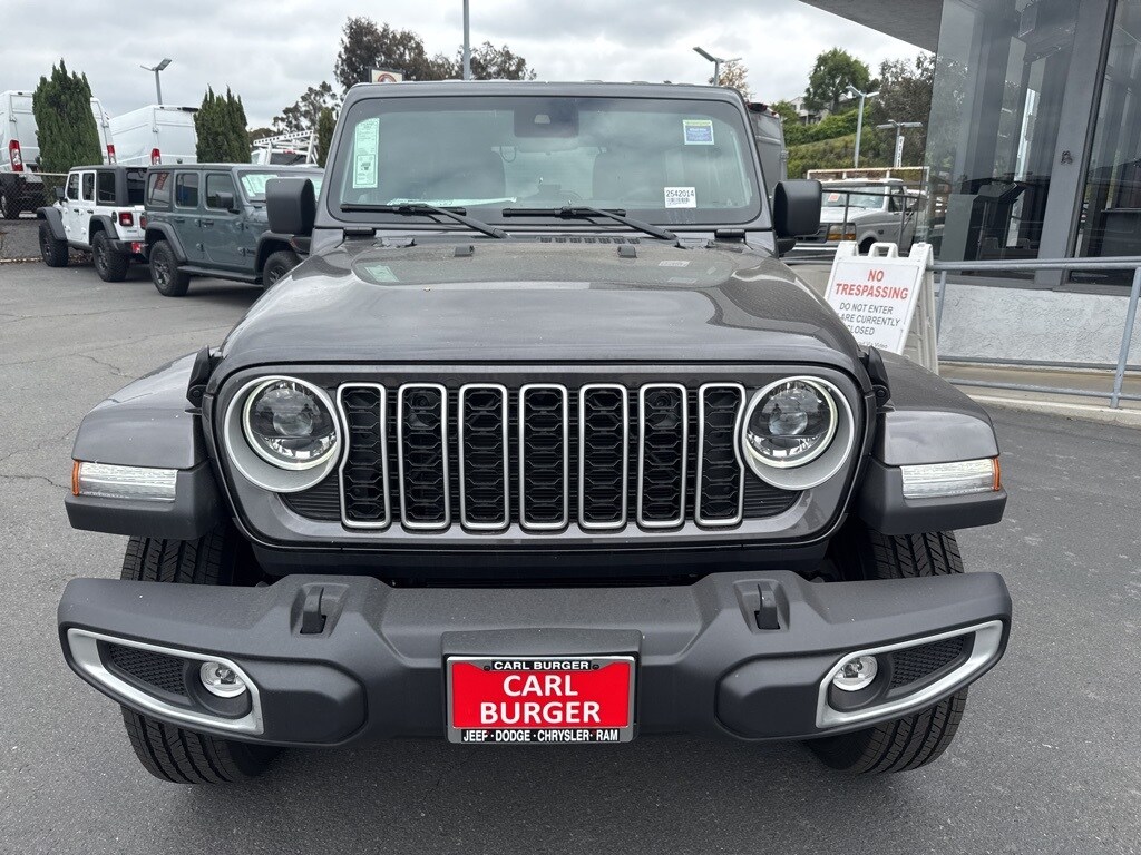 2025 Jeep Wrangler Sahara photo 2