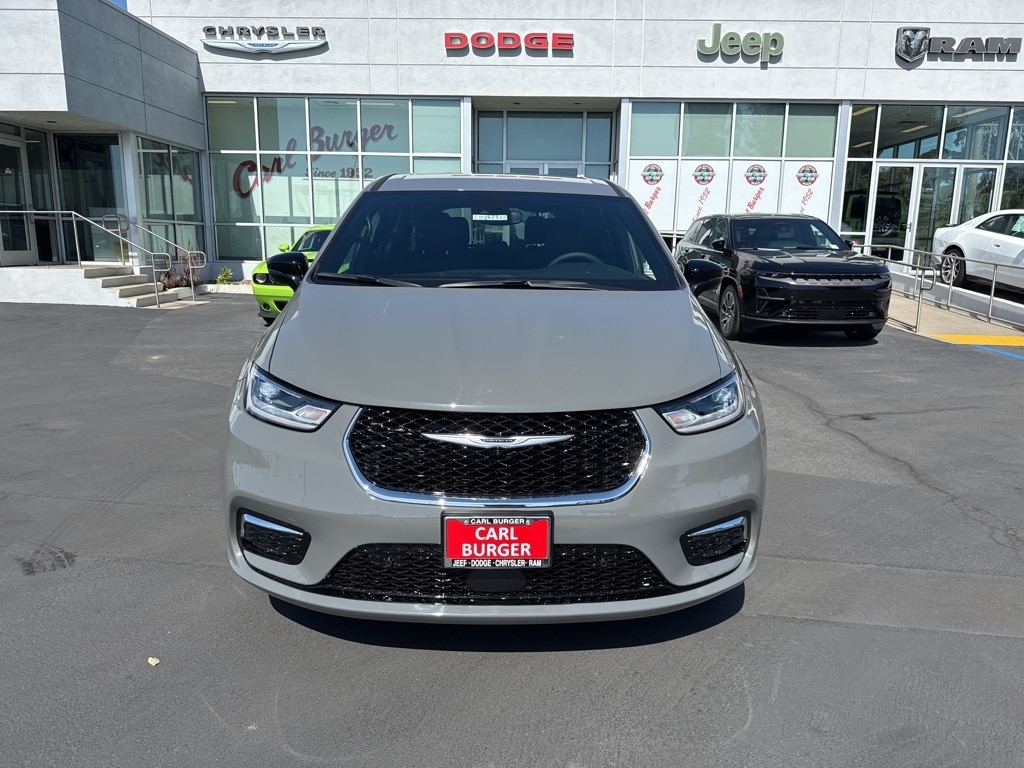 Used 2025 Chrysler Pacifica Select with VIN 2C4RC1BG8SR521197 for sale in La Mesa, CA