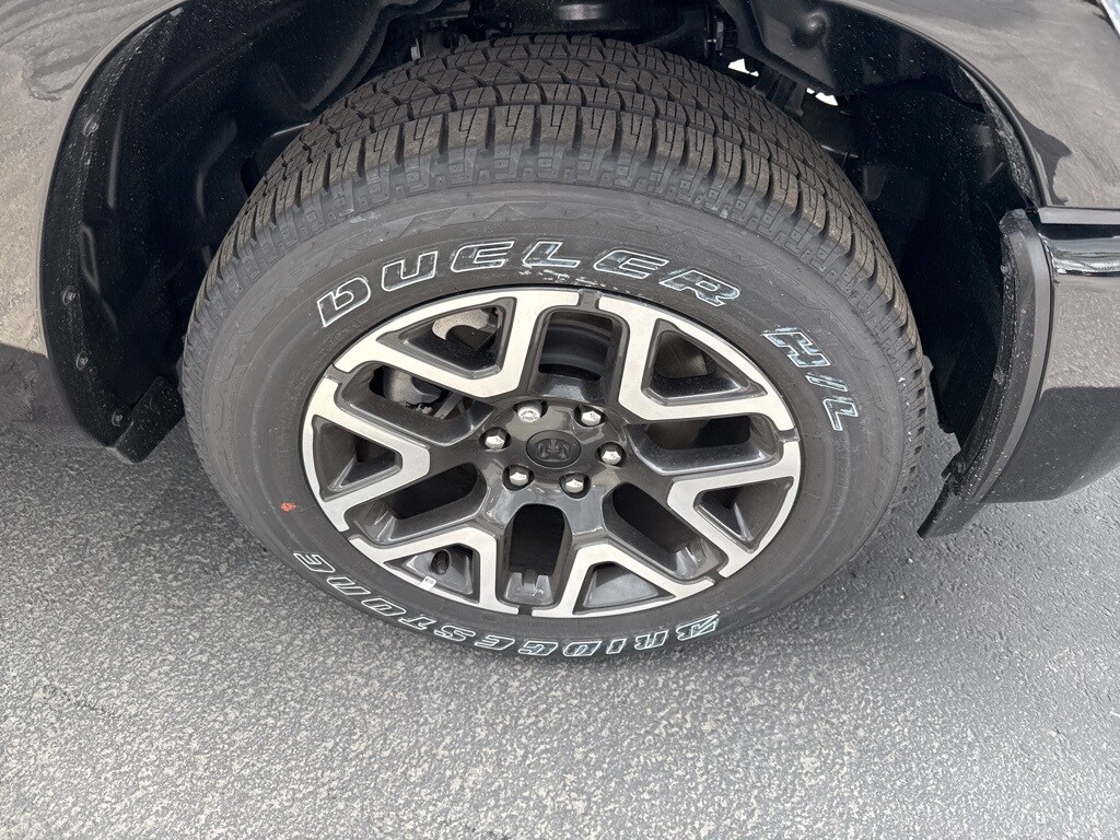 2025 Ram 1500 Laramie photo 4