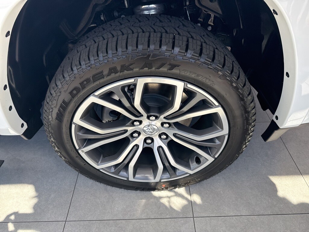 2025 Ram 1500 photo 2