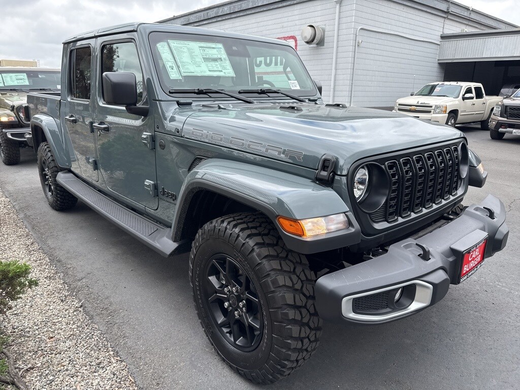 2025 Jeep Gladiator Sport photo 3