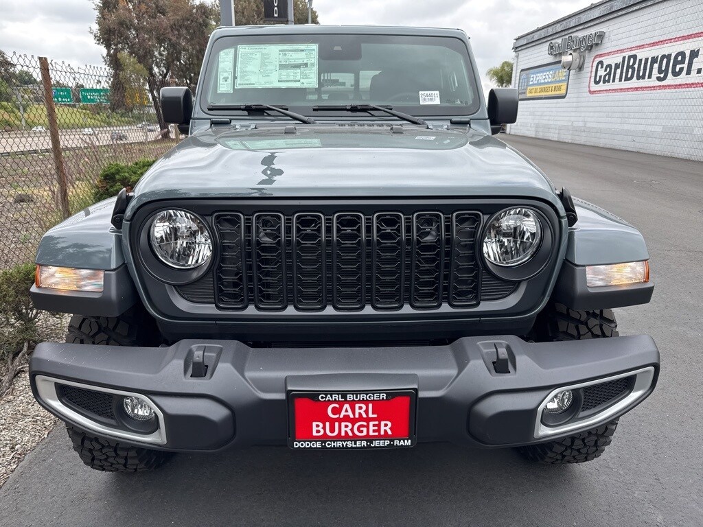 2025 Jeep Gladiator Sport photo 2