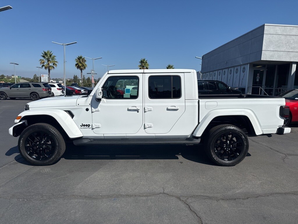 2022 Jeep Gladiator Overland photo 2