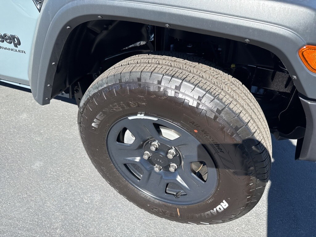 2025 Jeep Wrangler Sport photo 3