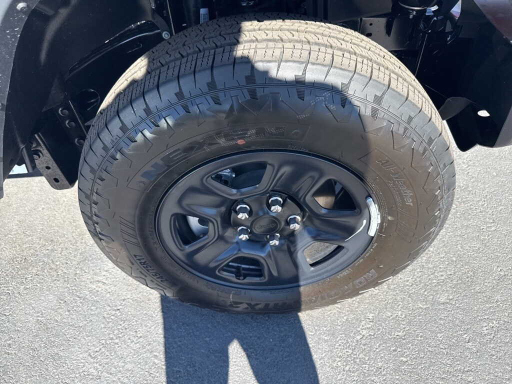 2025 Jeep Wrangler Sport photo 3